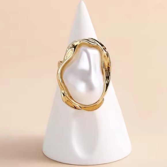 NEW! Zara model Gold and Pearl Women's Ring 
Adjustable - Picture 6 of 8